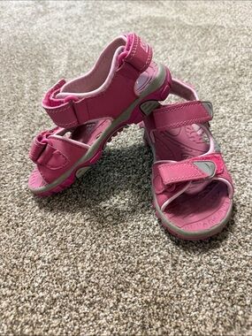 Khombu Pink Kids Hook-and-Loop Outdoor Sandals